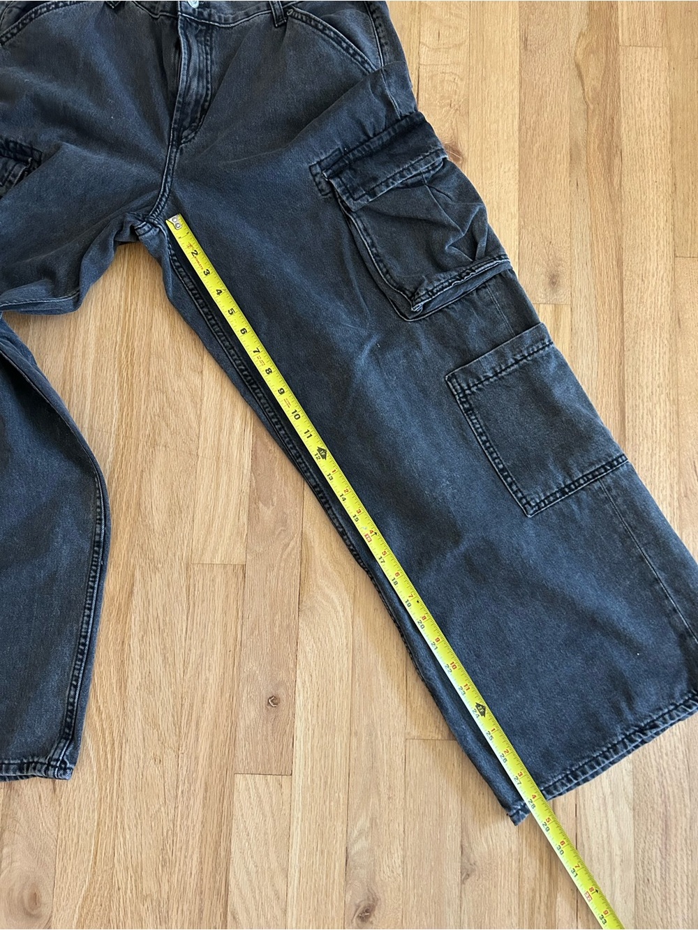 Old Navy Baggy Wide Leg Cargo Jeans mid rise drapey denim grey wash black 12 - Picture 7 of 11